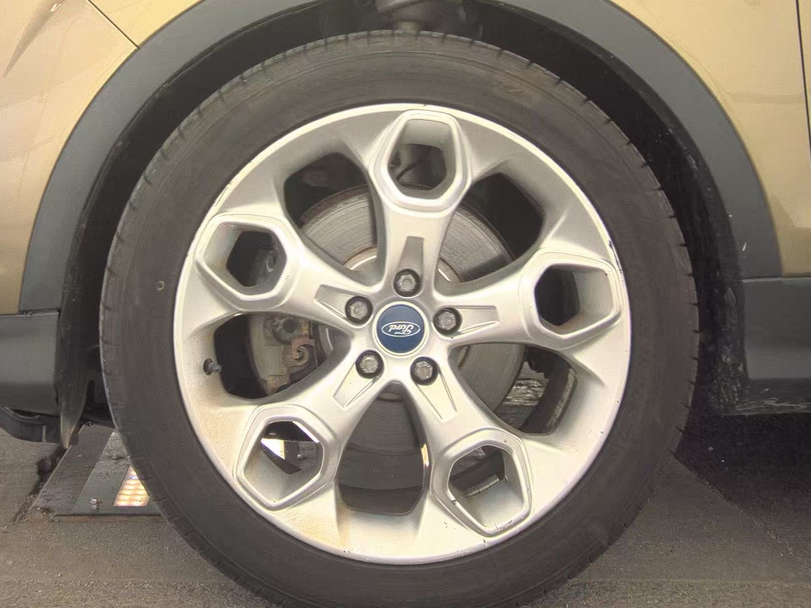 FORD ESCAPE - 10