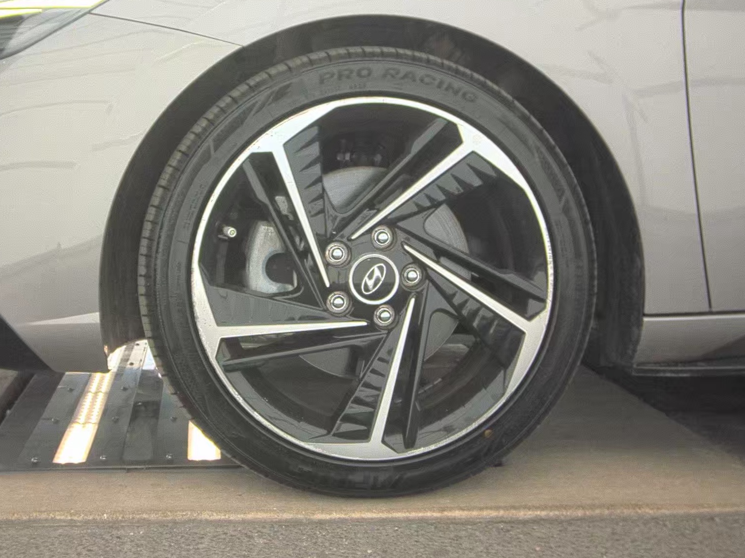 HYUNDAI ELANTRA - 10