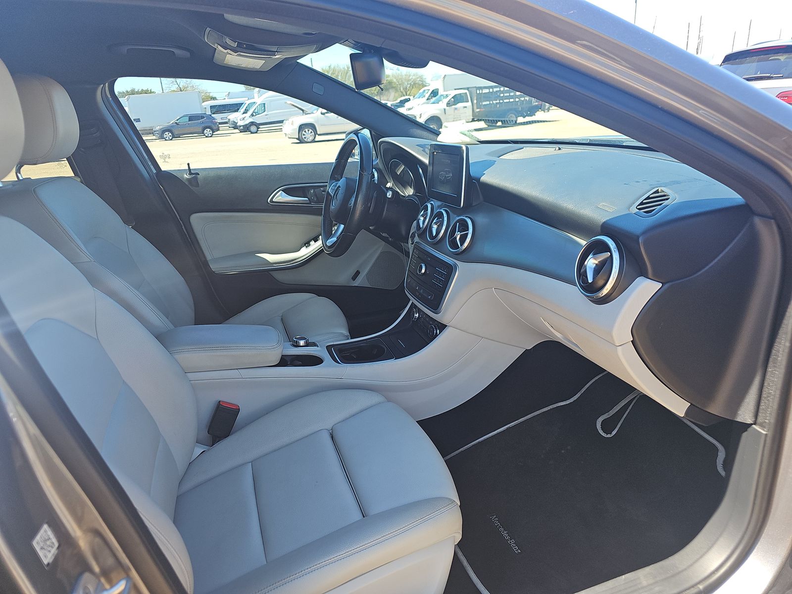 MERCEDES-BENZ GLA - 9