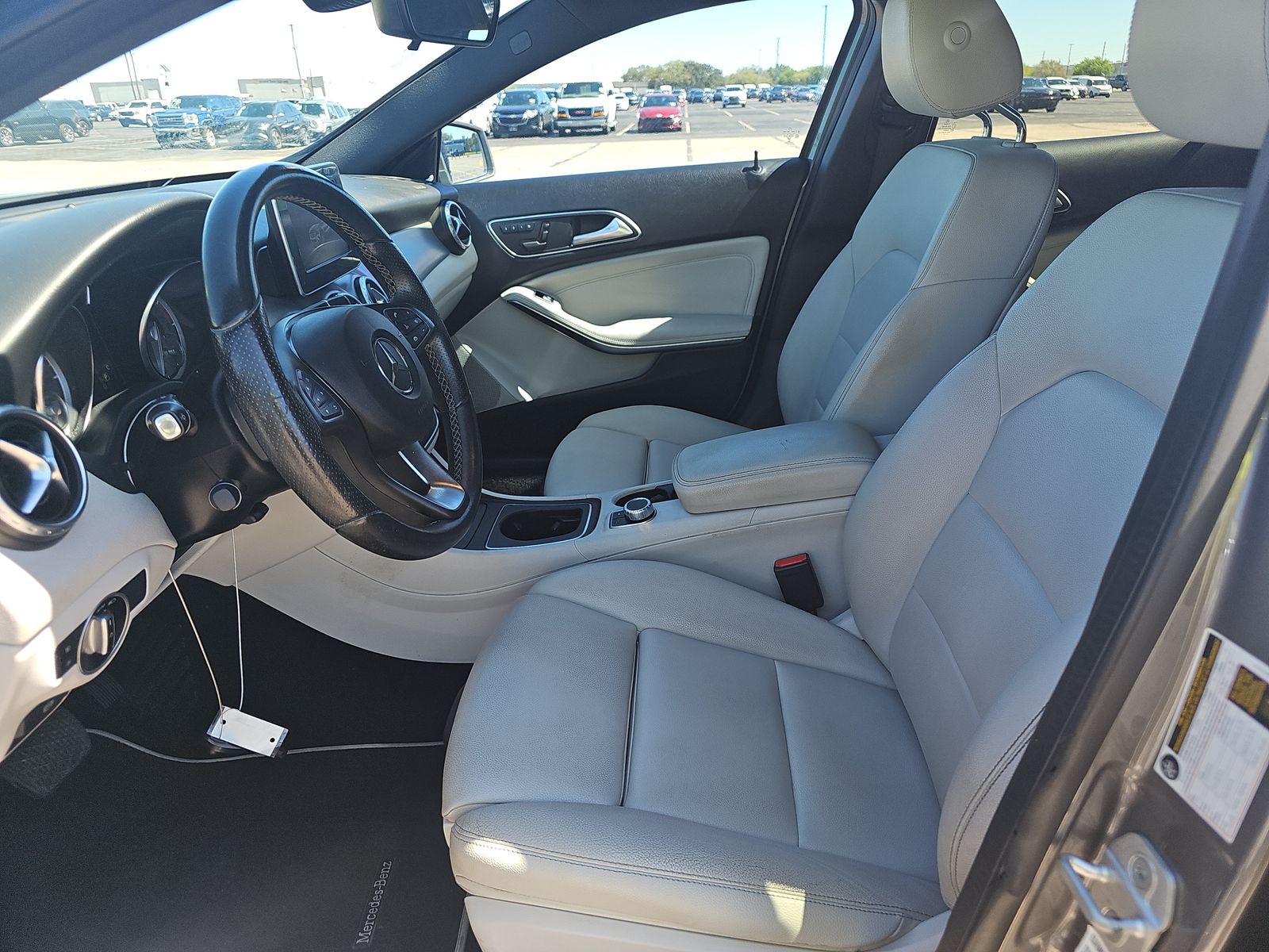 MERCEDES-BENZ GLA - 8