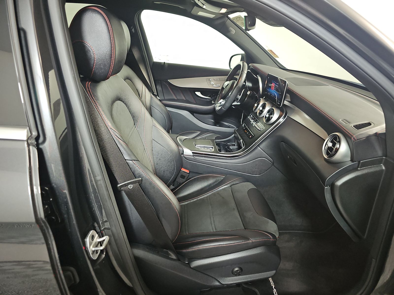 MERCEDES-BENZ GLC-CLASS AMG - 9