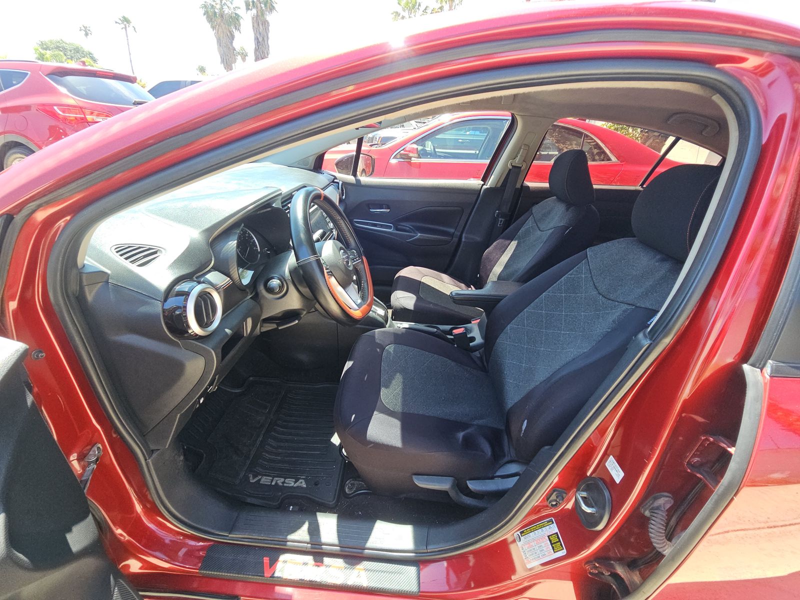 NISSAN VERSA - 8