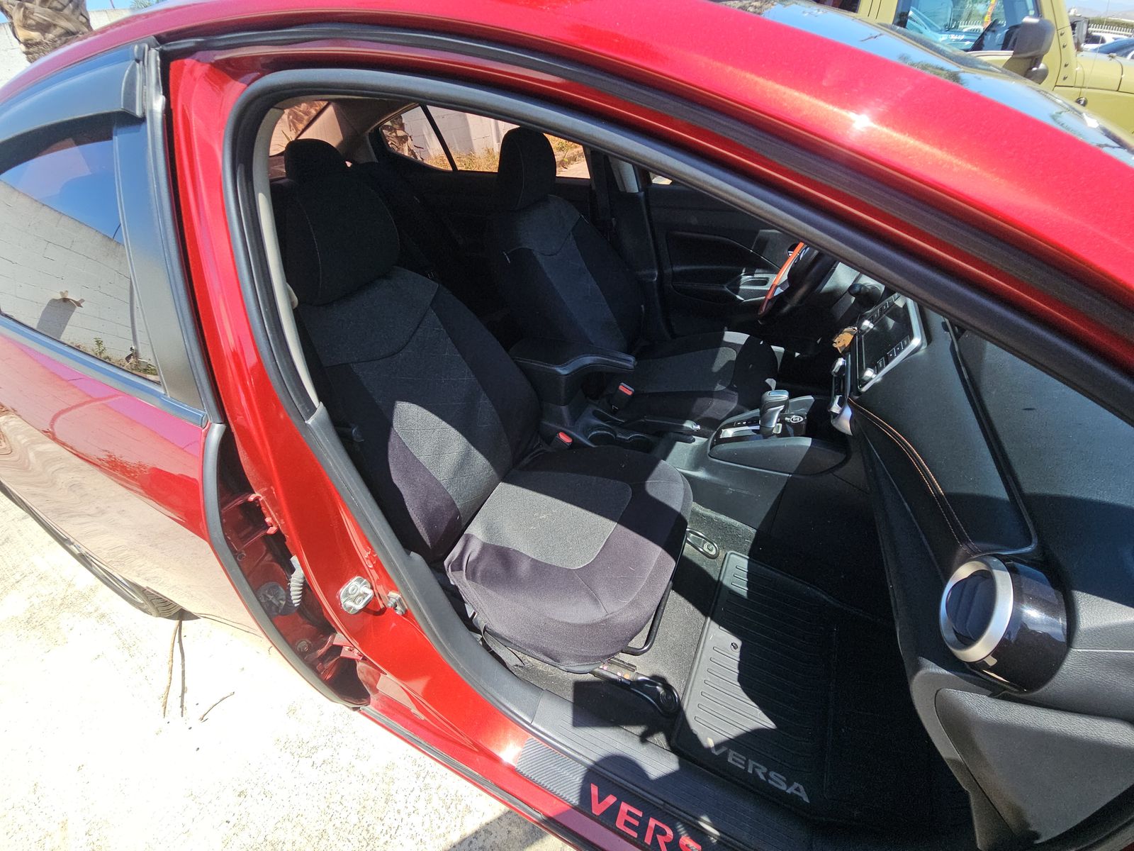 NISSAN VERSA - 9
