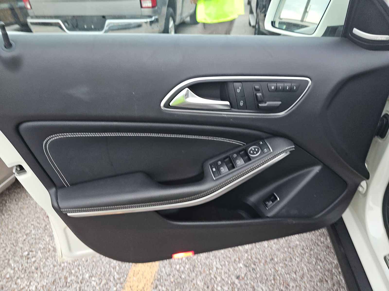 MERCEDES-BENZ GLA - 10