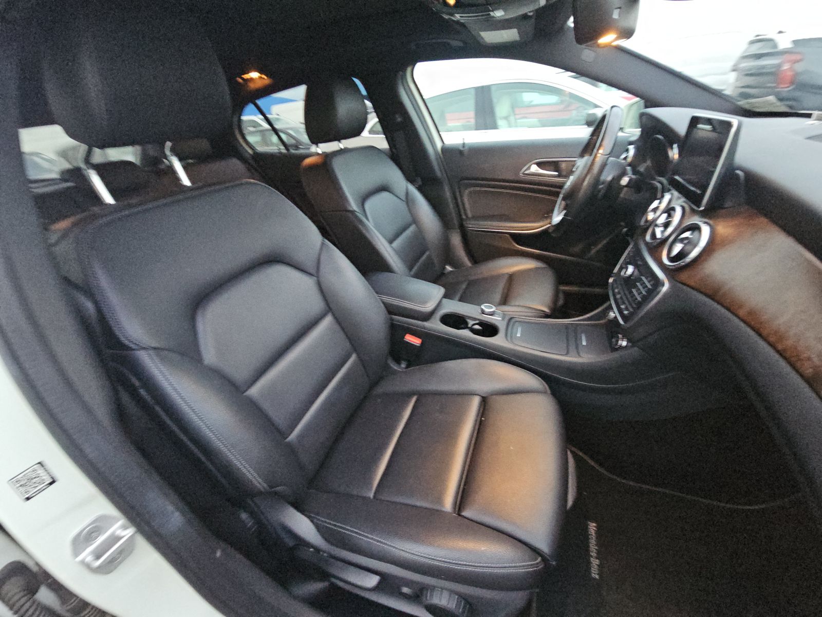 MERCEDES-BENZ GLA - 9