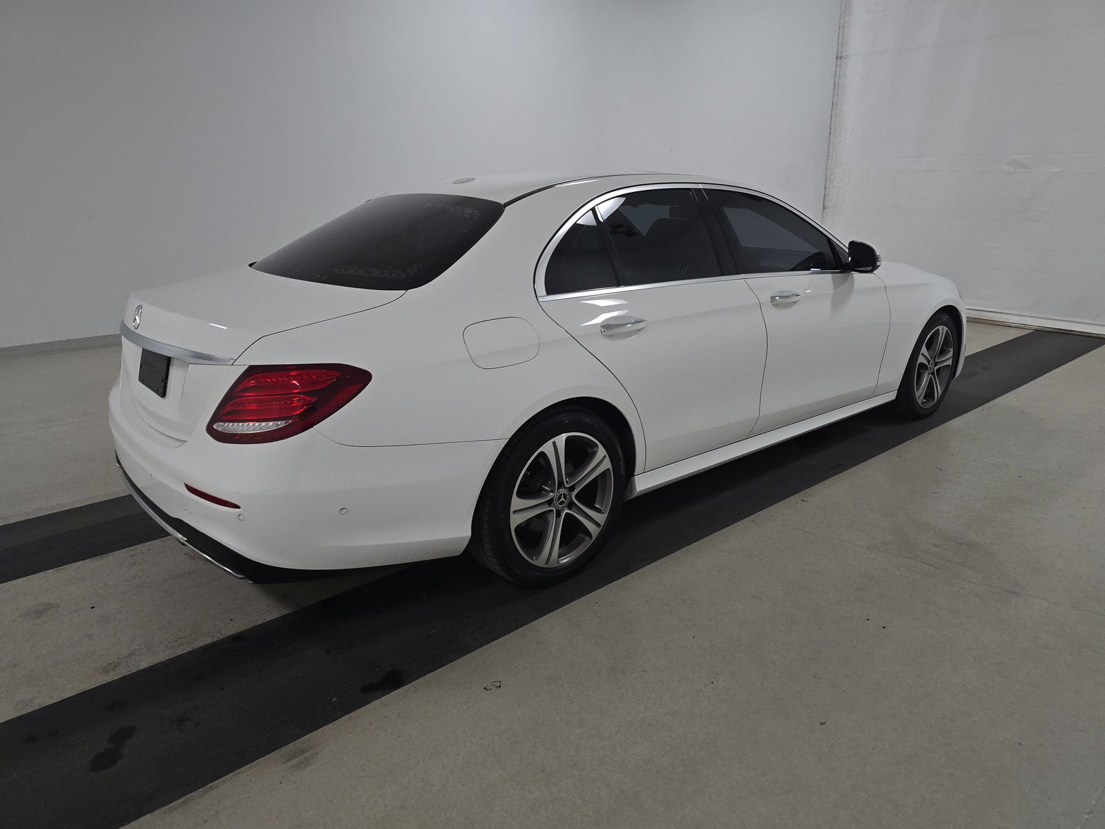 MERCEDES-BENZ E-CLASS - 5