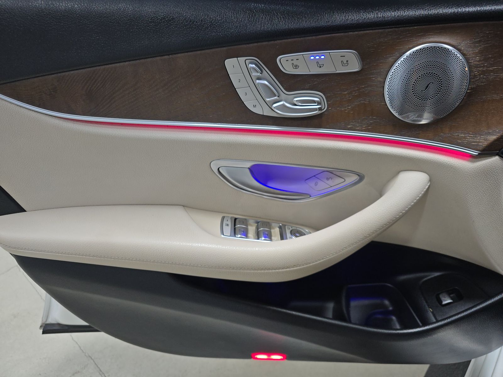 MERCEDES-BENZ E-CLASS - 10