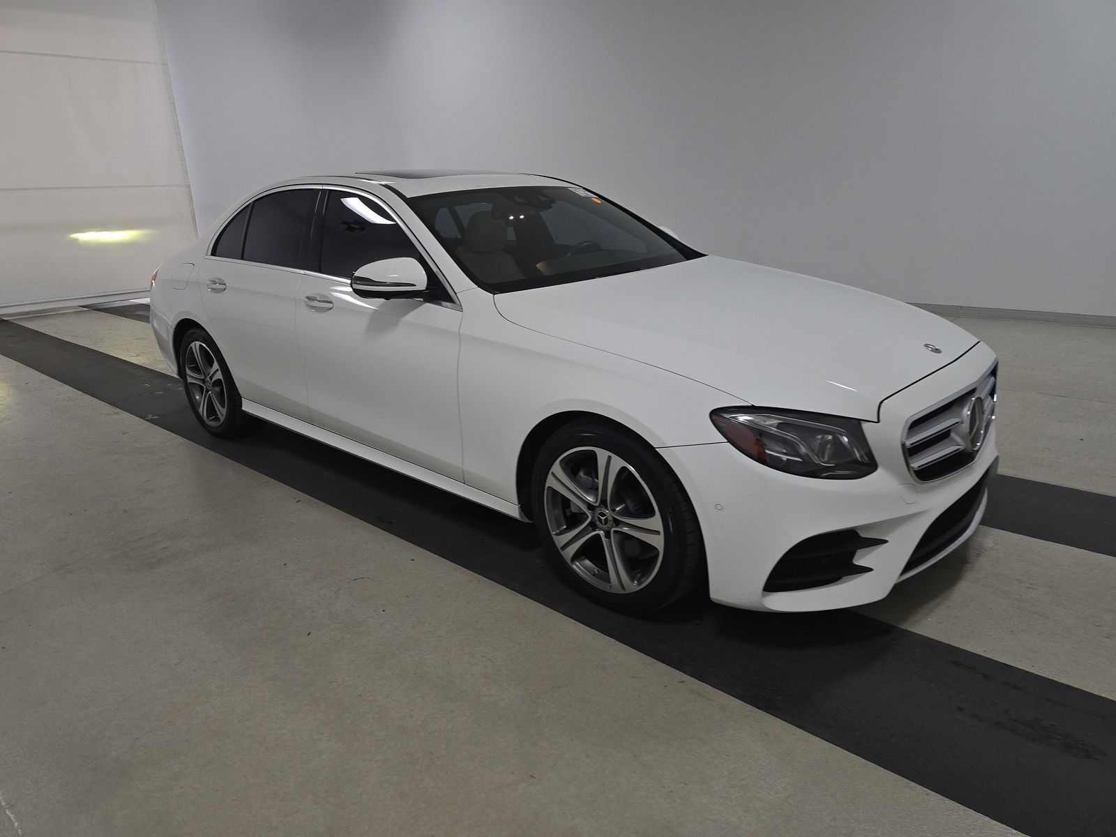 MERCEDES-BENZ E-CLASS - 4