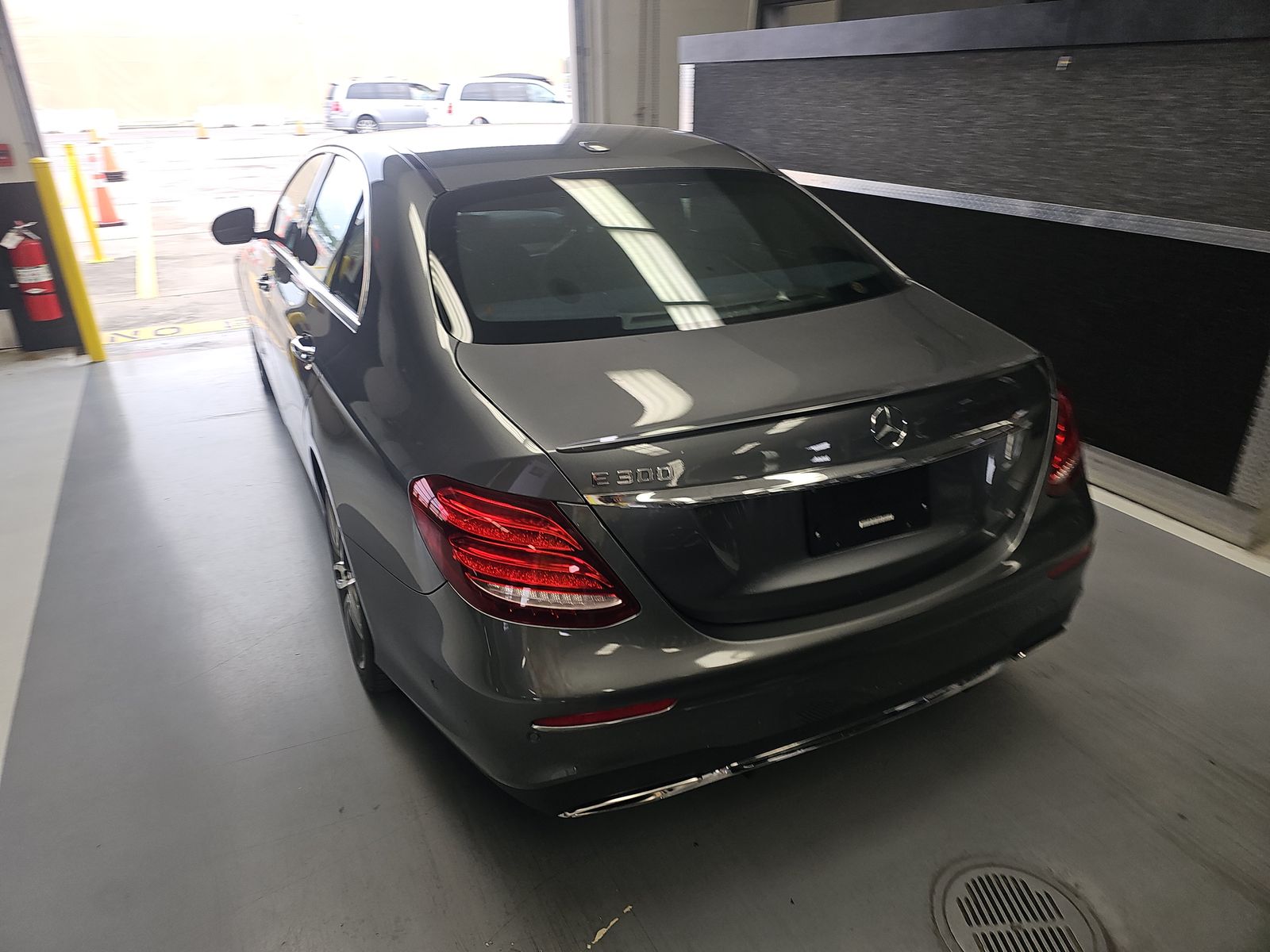 MERCEDES-BENZ E-CLASS - 6