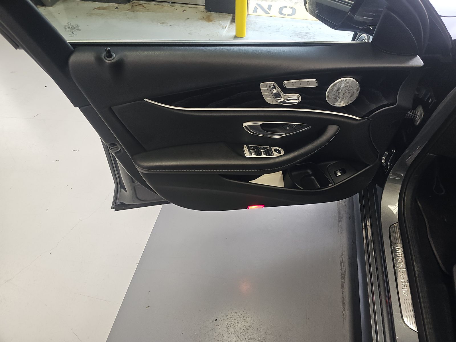 MERCEDES-BENZ E-CLASS - 10