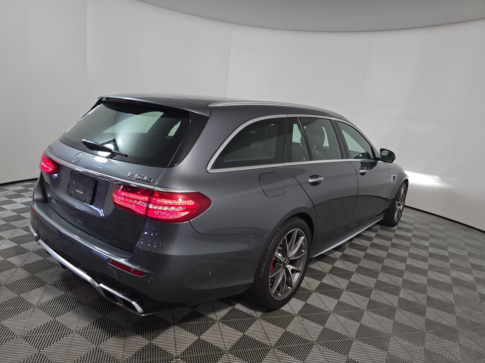 MERCEDES-BENZ E-CLASS AMG - 5