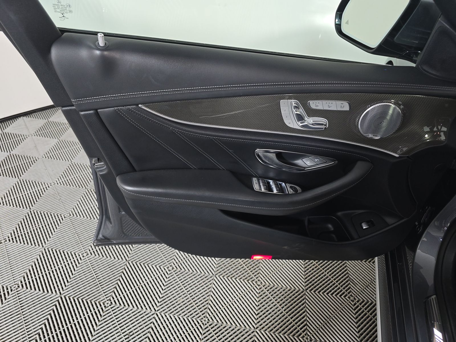 MERCEDES-BENZ E-CLASS AMG - 10