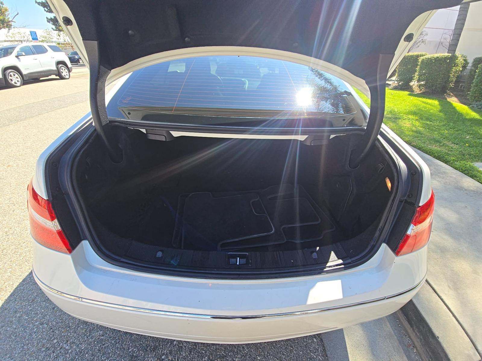 MERCEDES-BENZ E-CLASS - 9