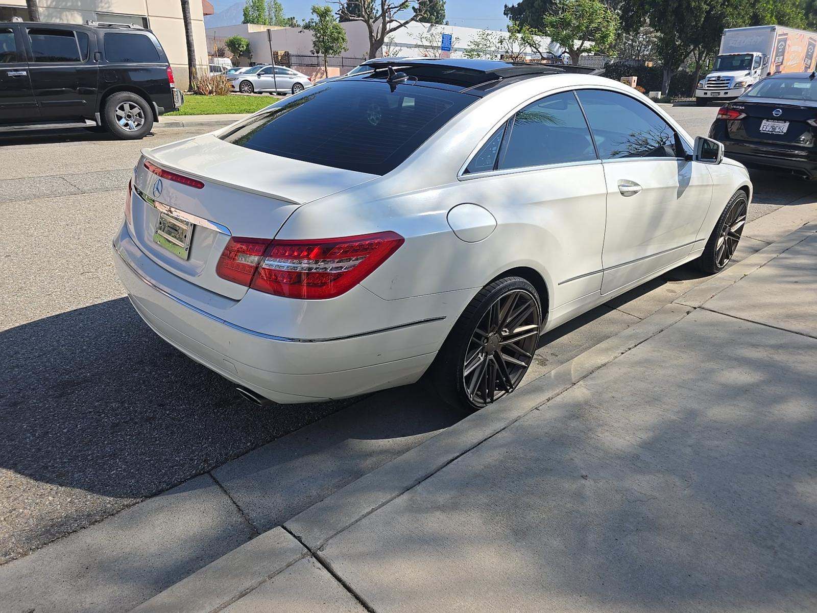 MERCEDES-BENZ E-CLASS - 3