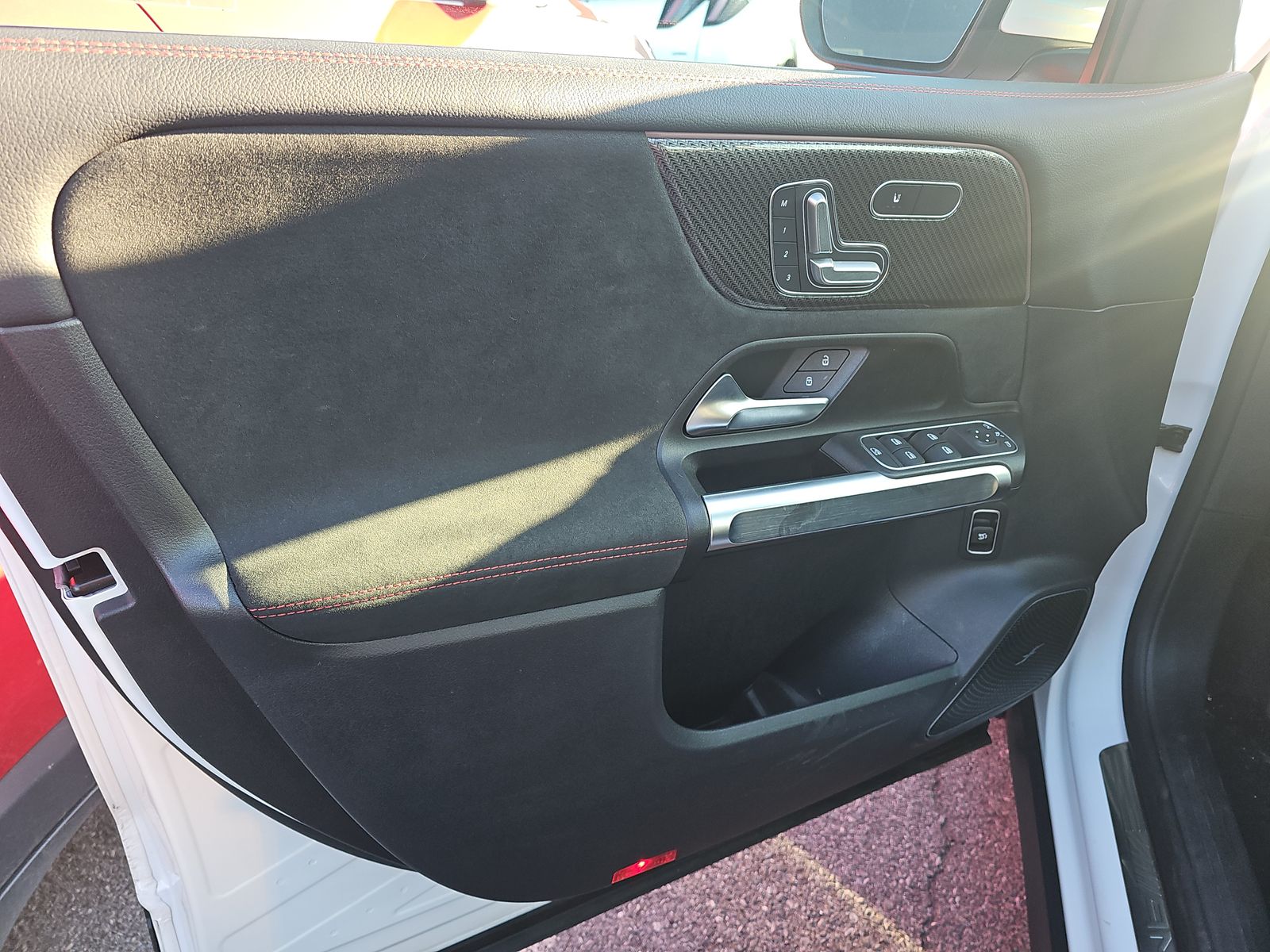 MERCEDES-BENZ GLB-CLASS AMG - 10