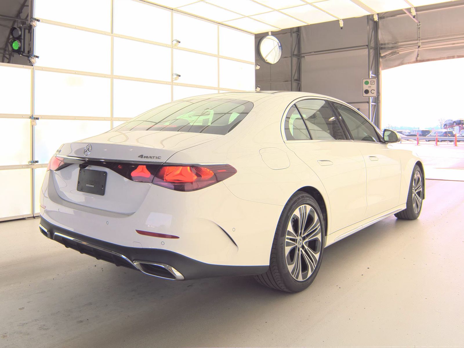 MERCEDES-BENZ E-CLASS - 5