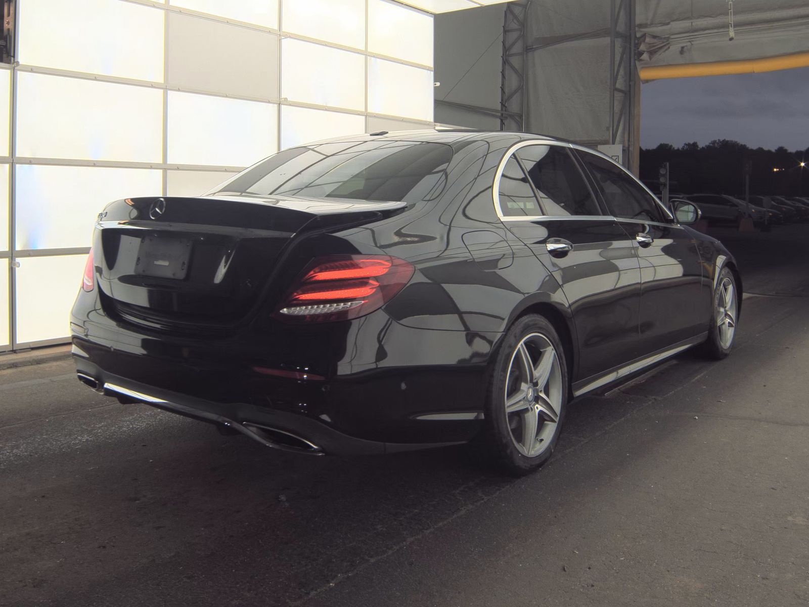 MERCEDES-BENZ E-CLASS - 5