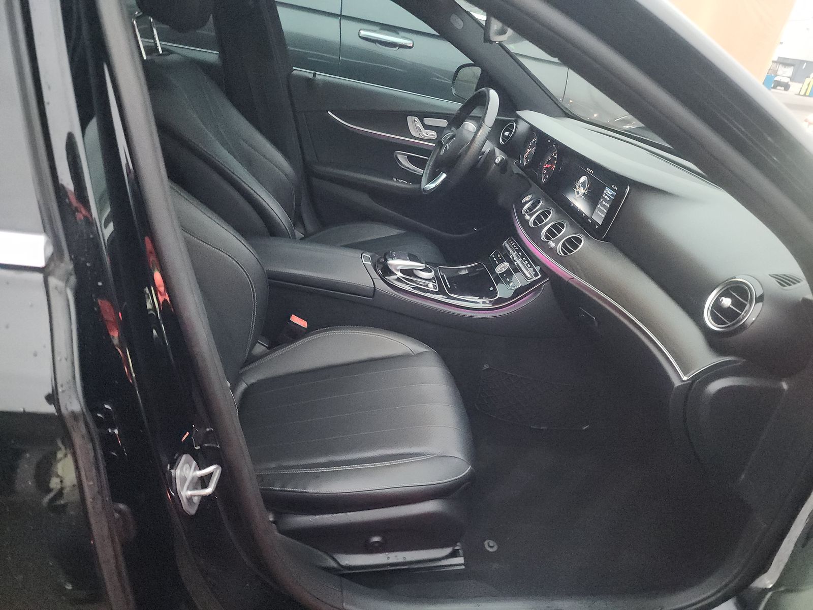 MERCEDES-BENZ E-CLASS - 9