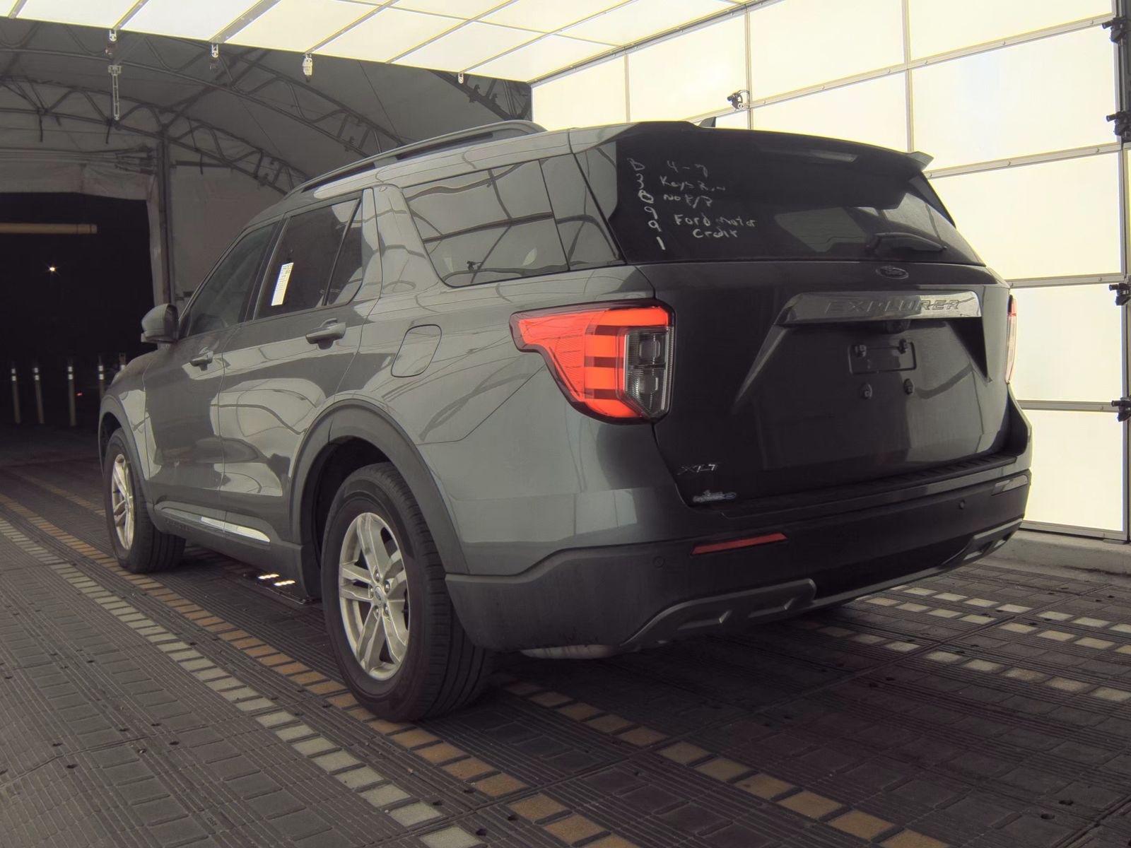 FORD EXPLORER - 9