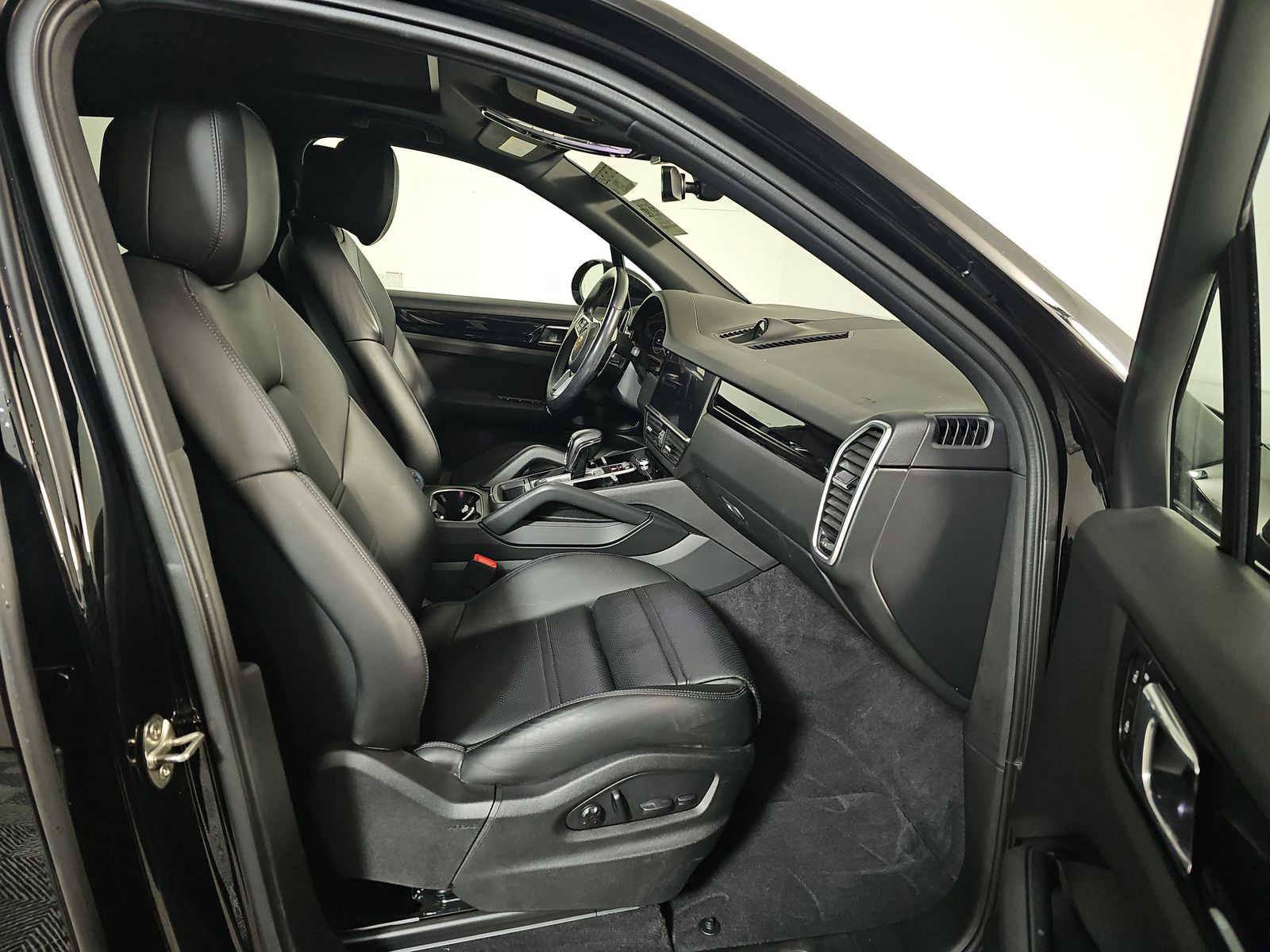 PORSCHE CAYENNE - 9
