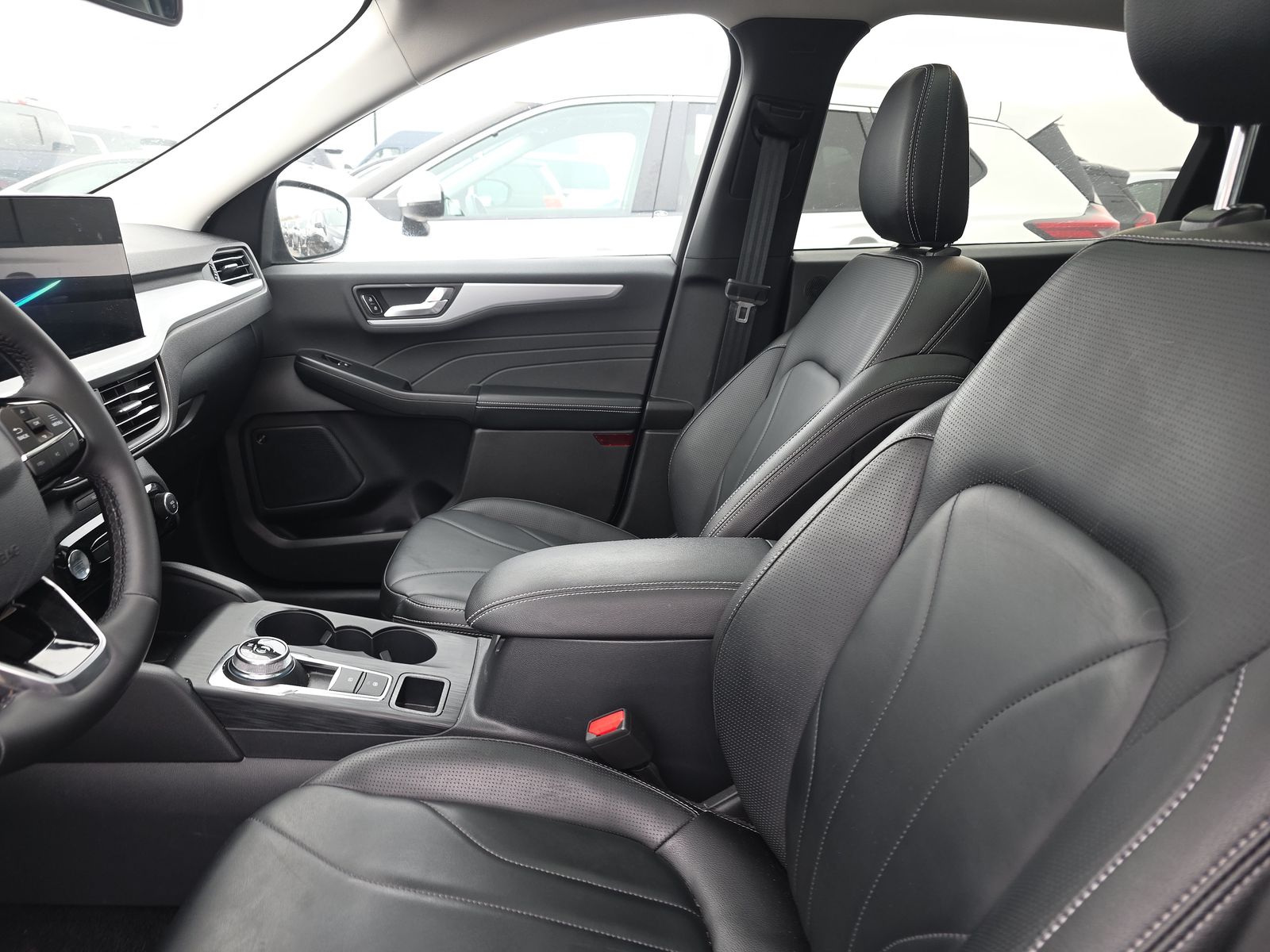 FORD ESCAPE - 8