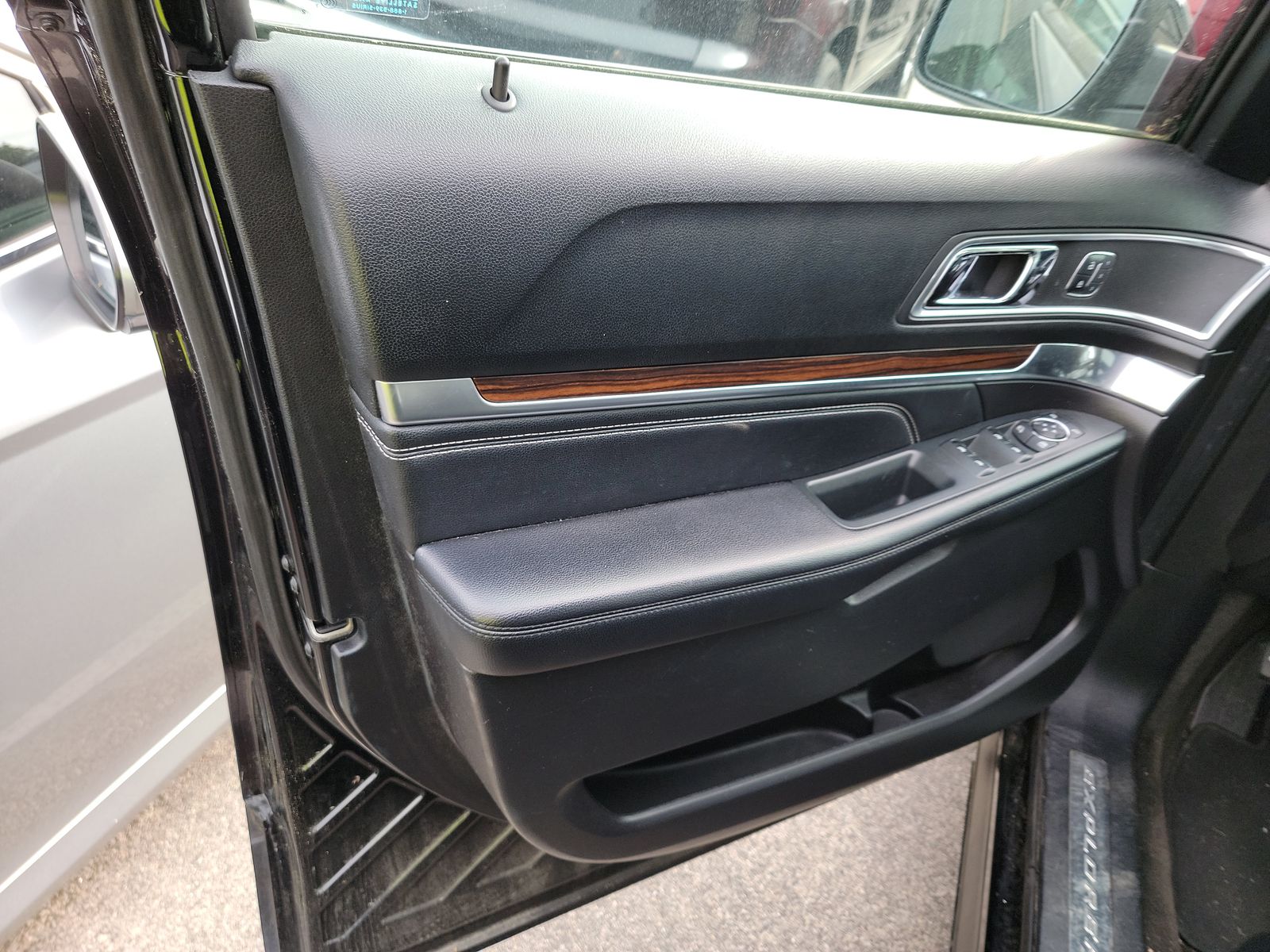 FORD EXPLORER - 10
