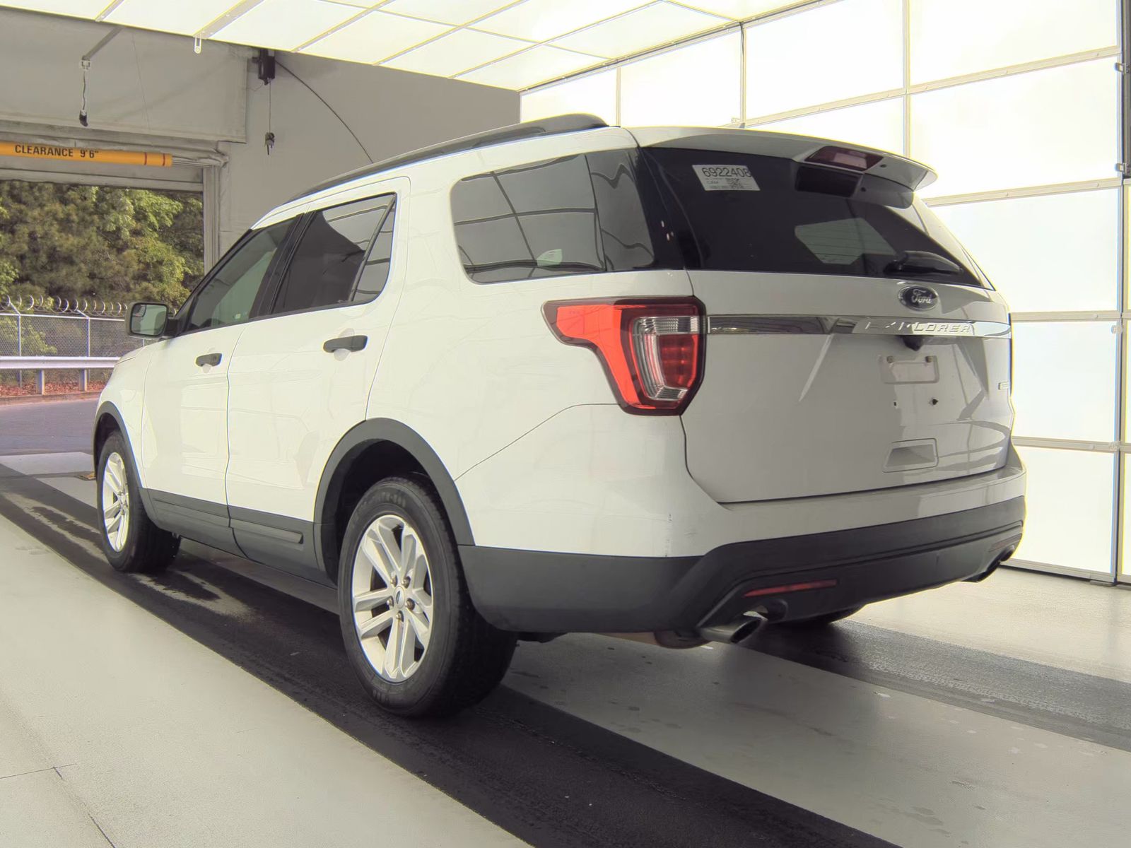 FORD EXPLORER - 9