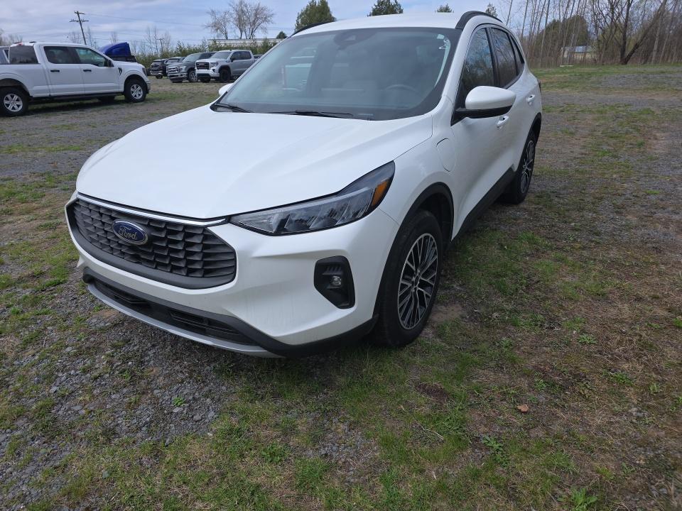 FORD ESCAPE - 1
