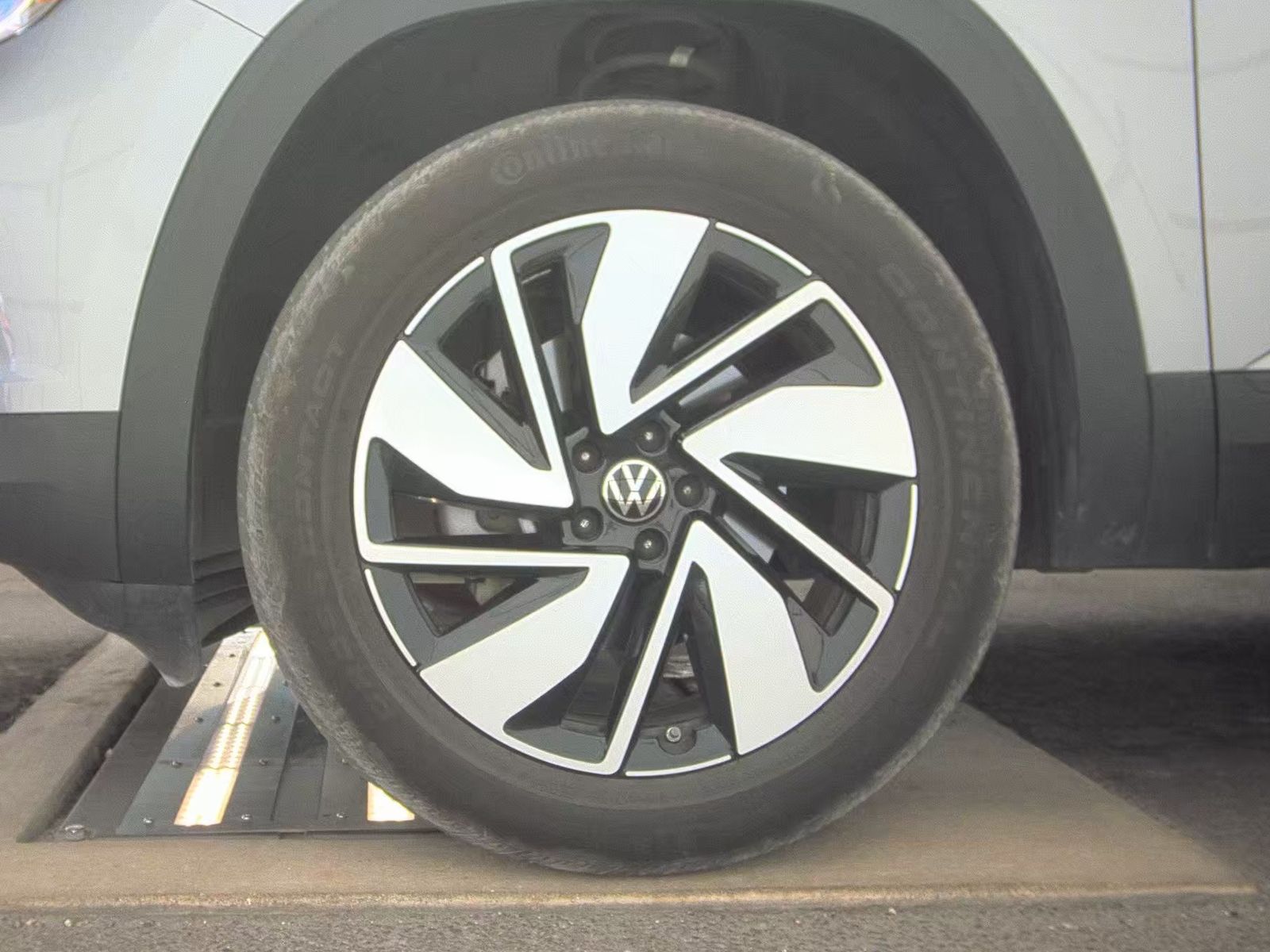 2025 Volkswagen Atlas 2.0T SE AWD