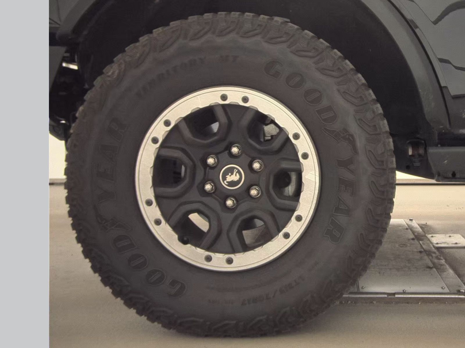 FORD BRONCO - 10