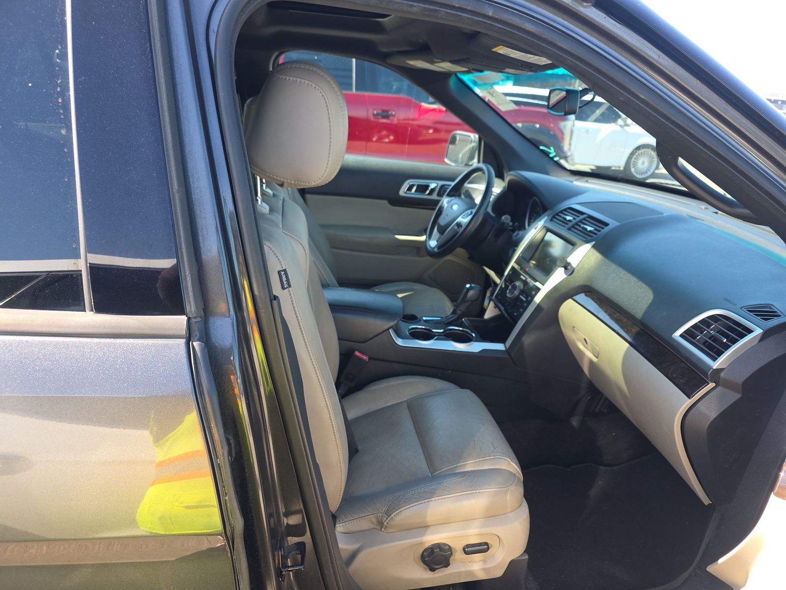 FORD EXPLORER - 9