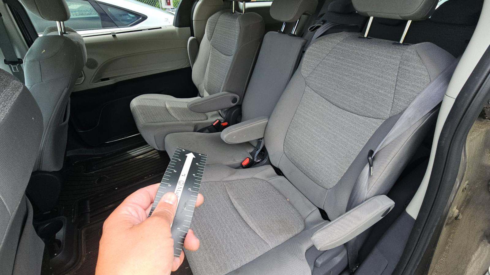 2021 Toyota Sienna LE photo 43