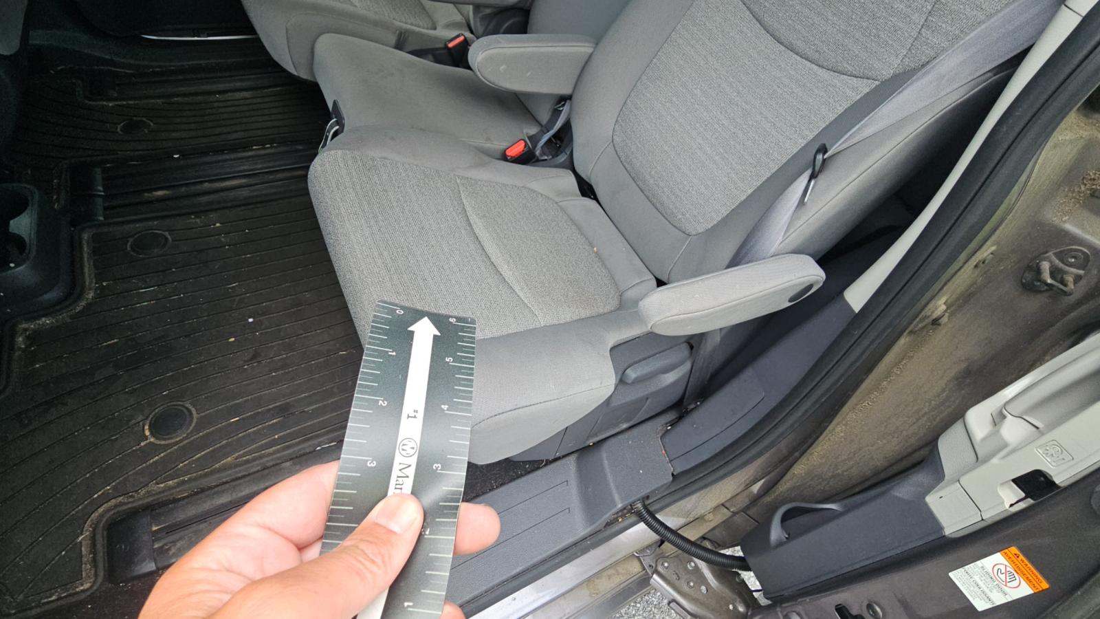 2021 Toyota Sienna LE photo 40