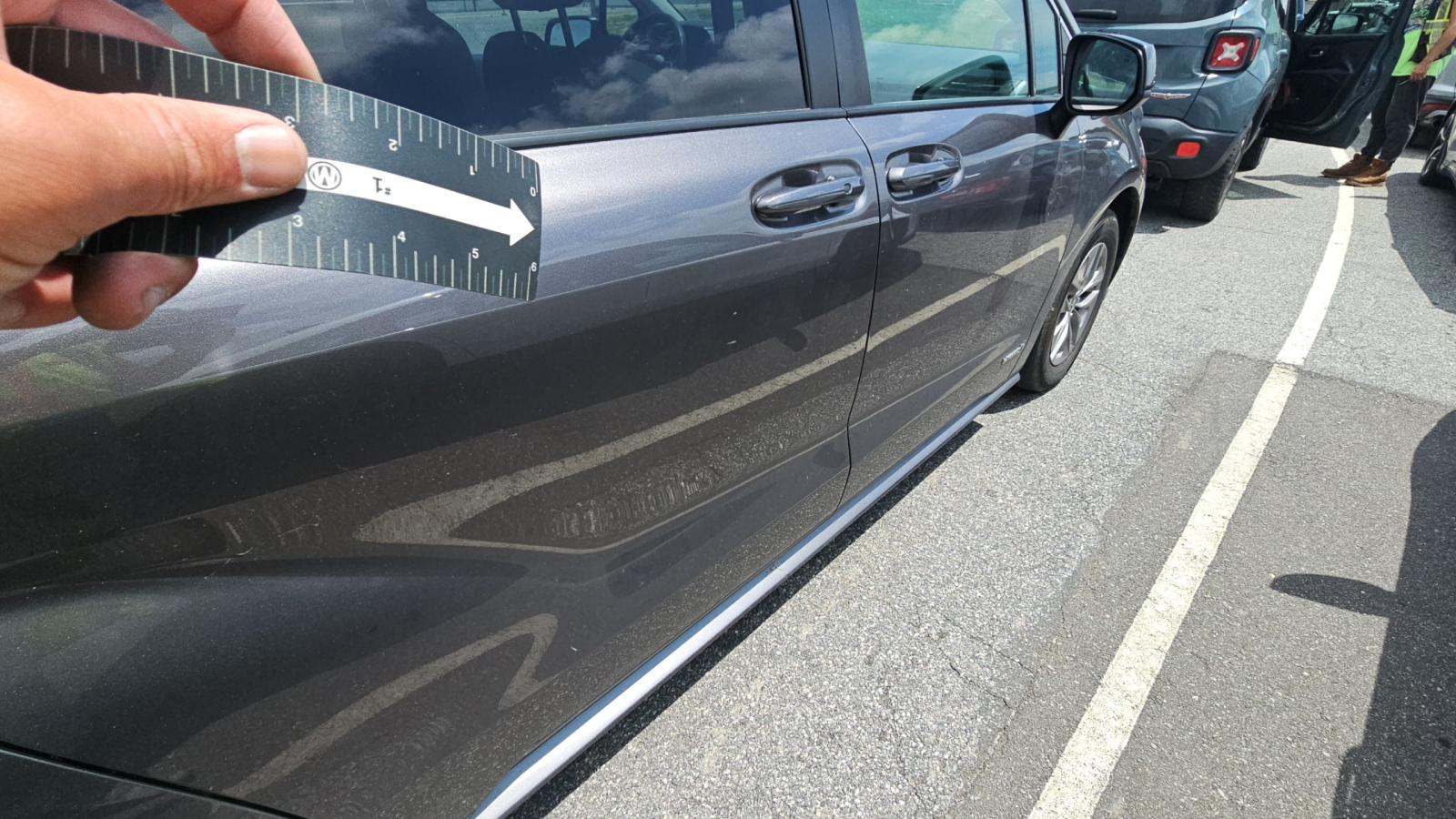2021 Toyota Sienna LE photo 35