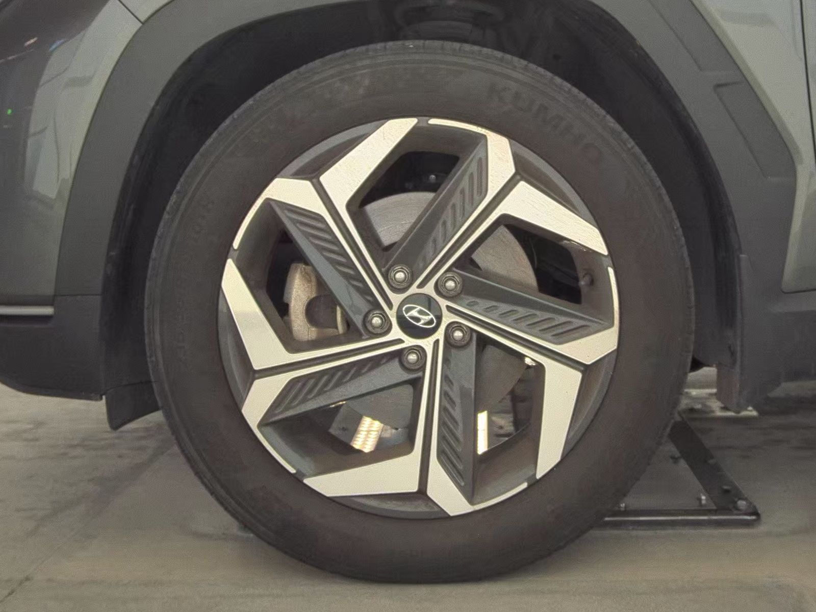 HYUNDAI TUCSON - 10