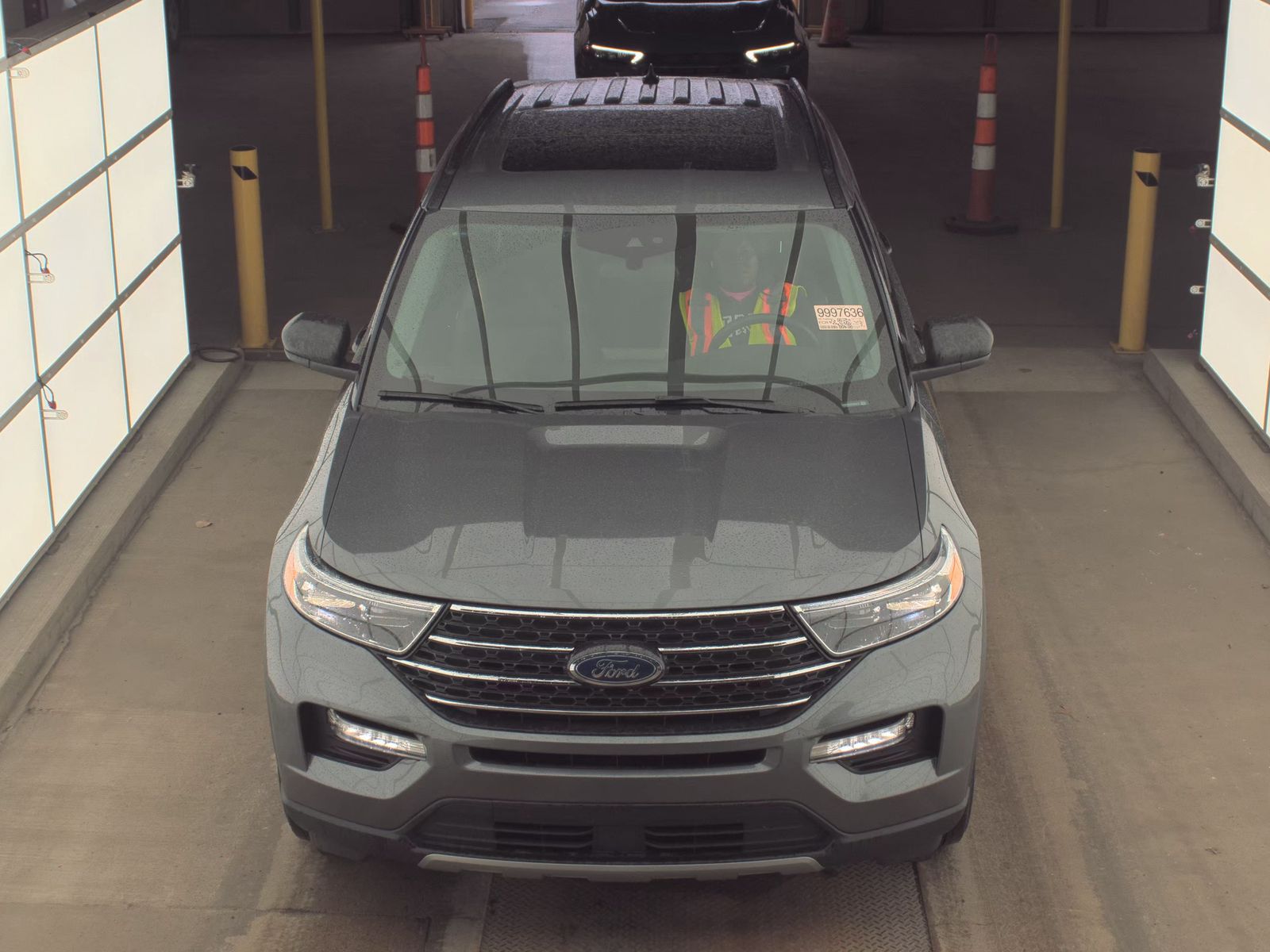 FORD EXPLORER - 3
