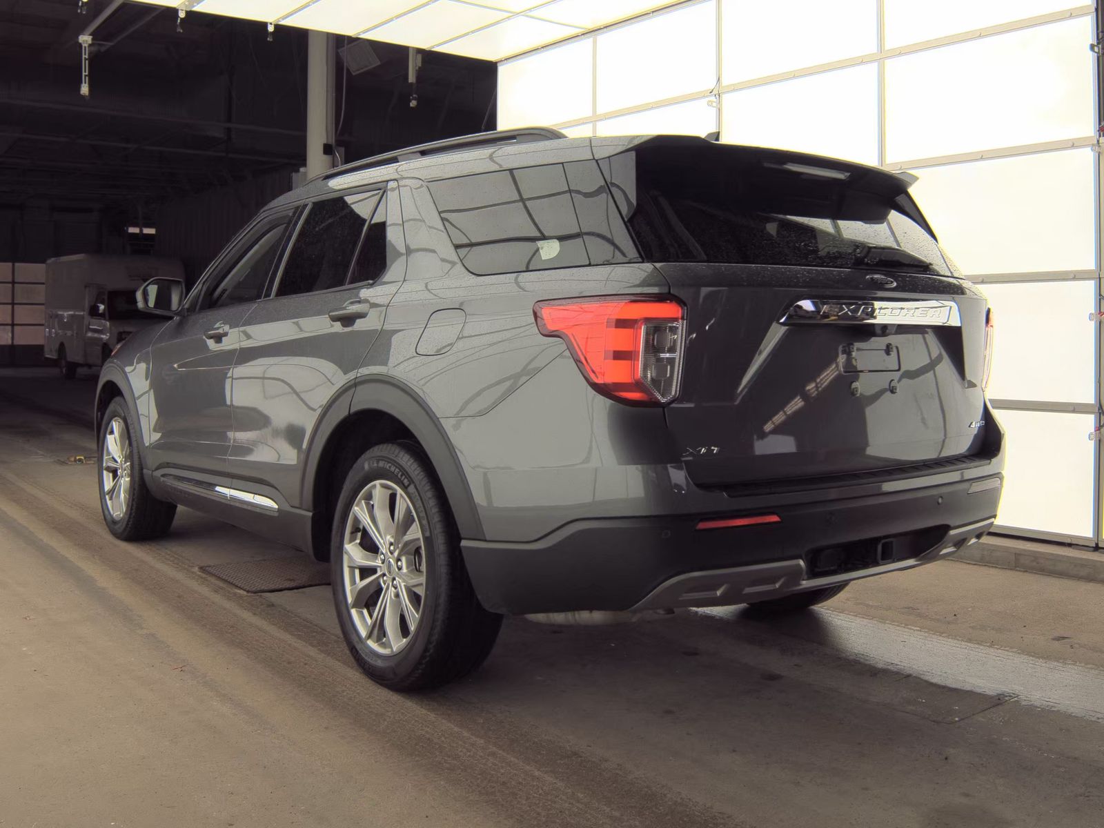 FORD EXPLORER - 9