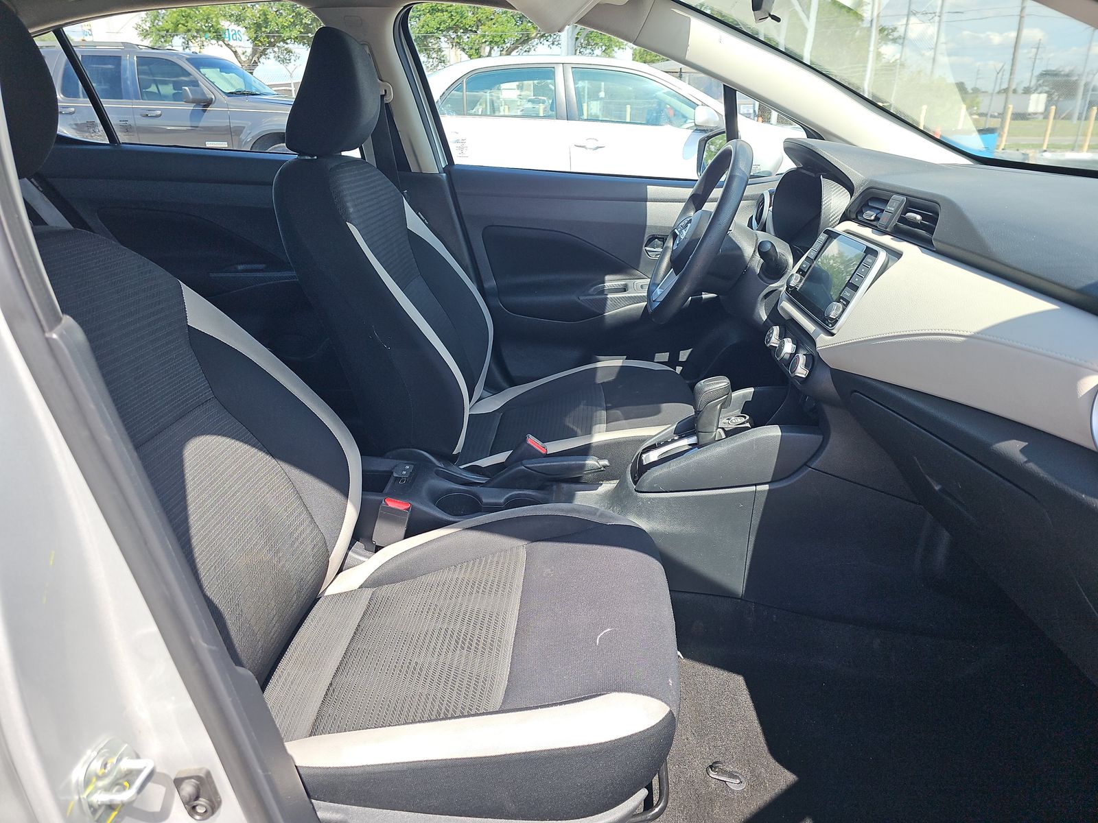 NISSAN VERSA - 3