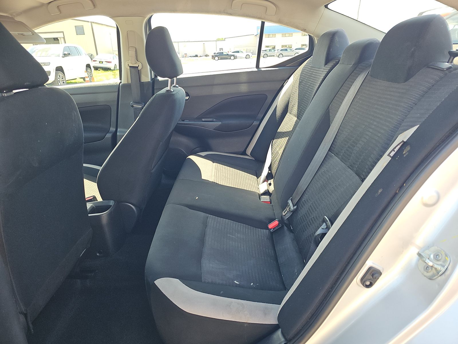 NISSAN VERSA - 8