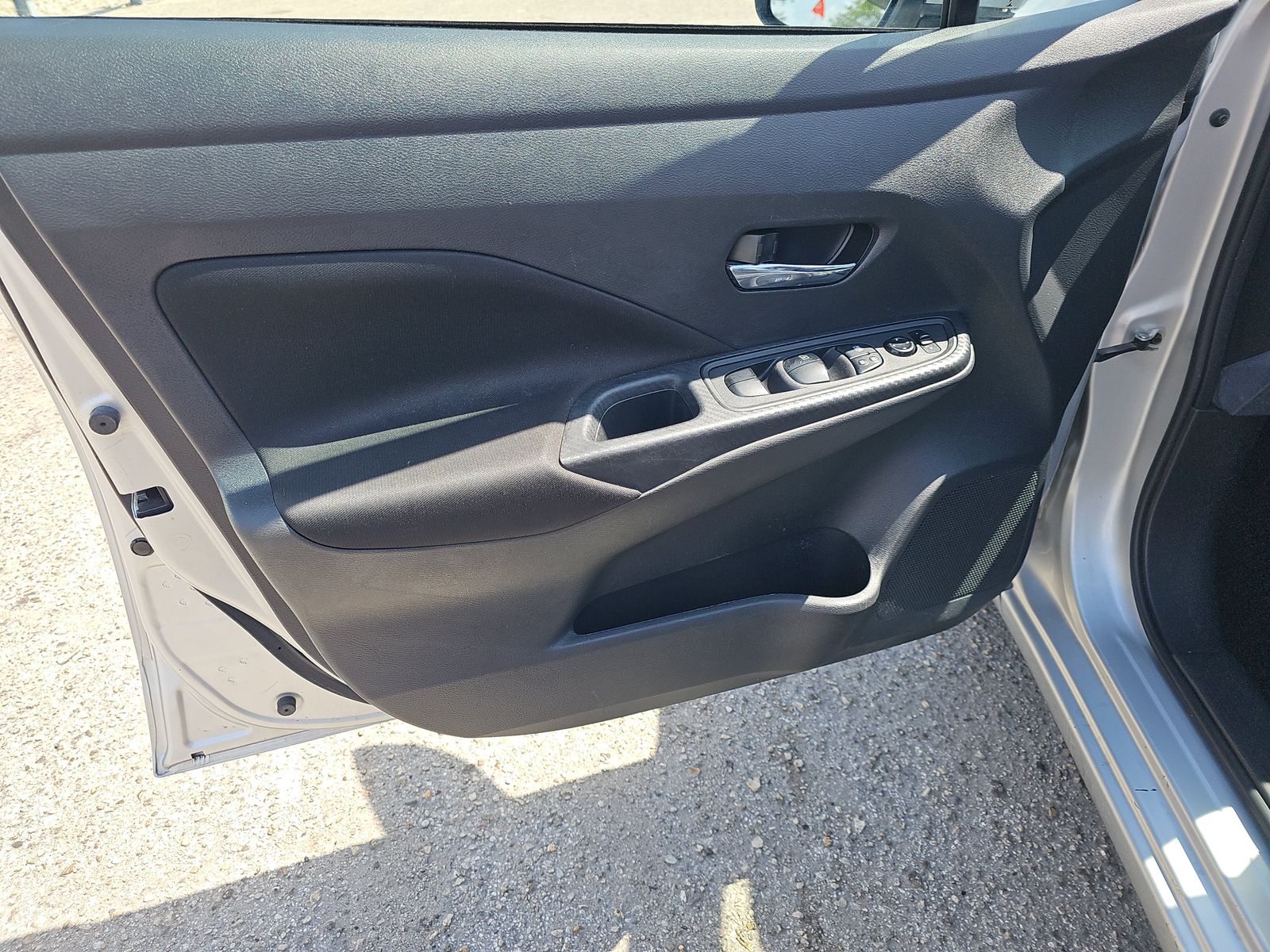 NISSAN VERSA - 4