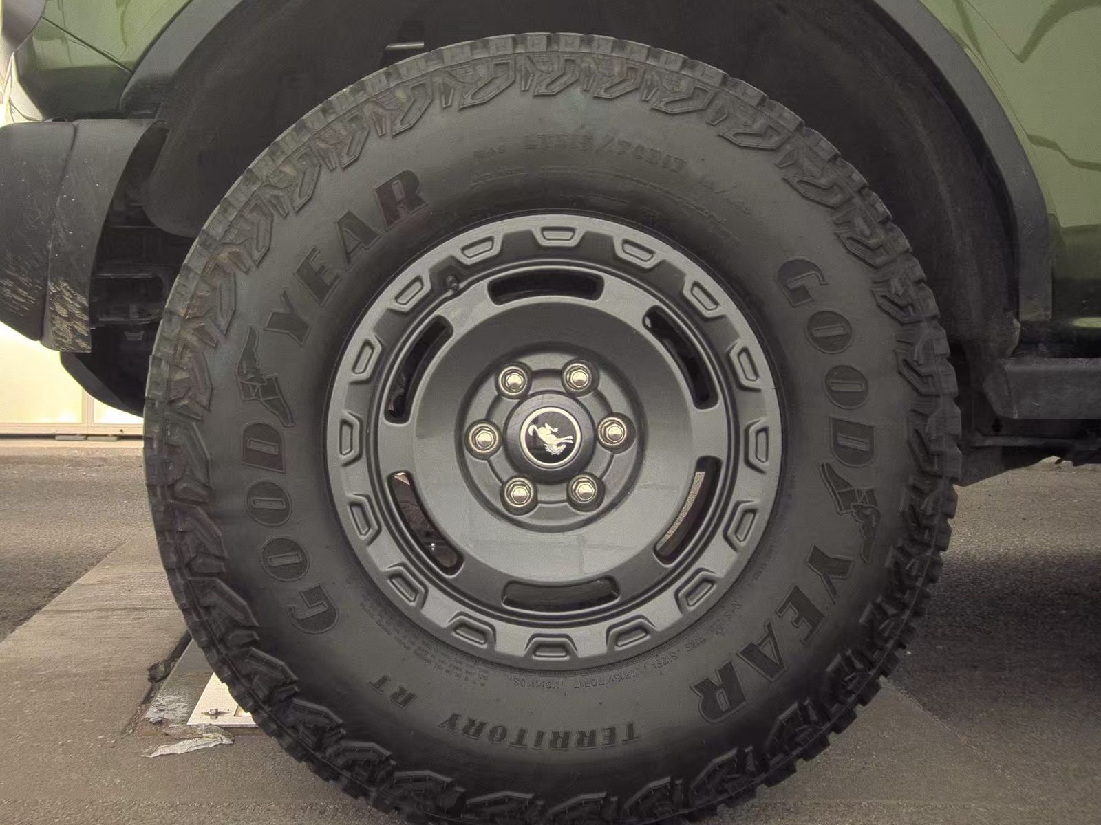 FORD BRONCO - 10