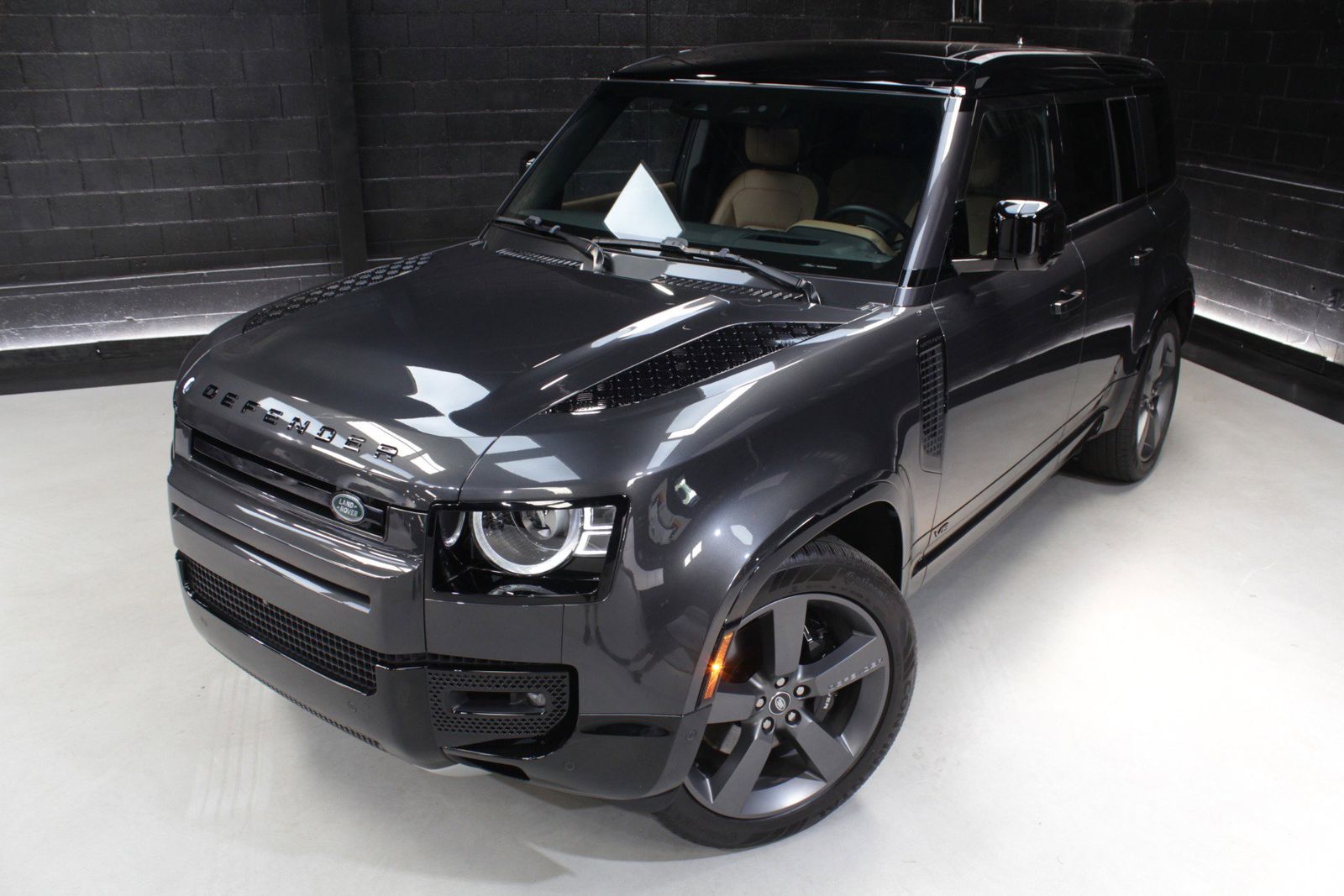 2025 Land Rover Defender 110 V8 AWD