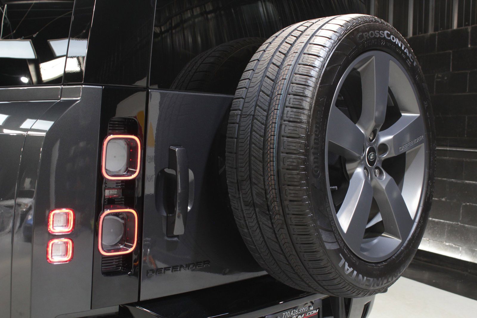 2025 Land Rover Defender 110 V8 AWD