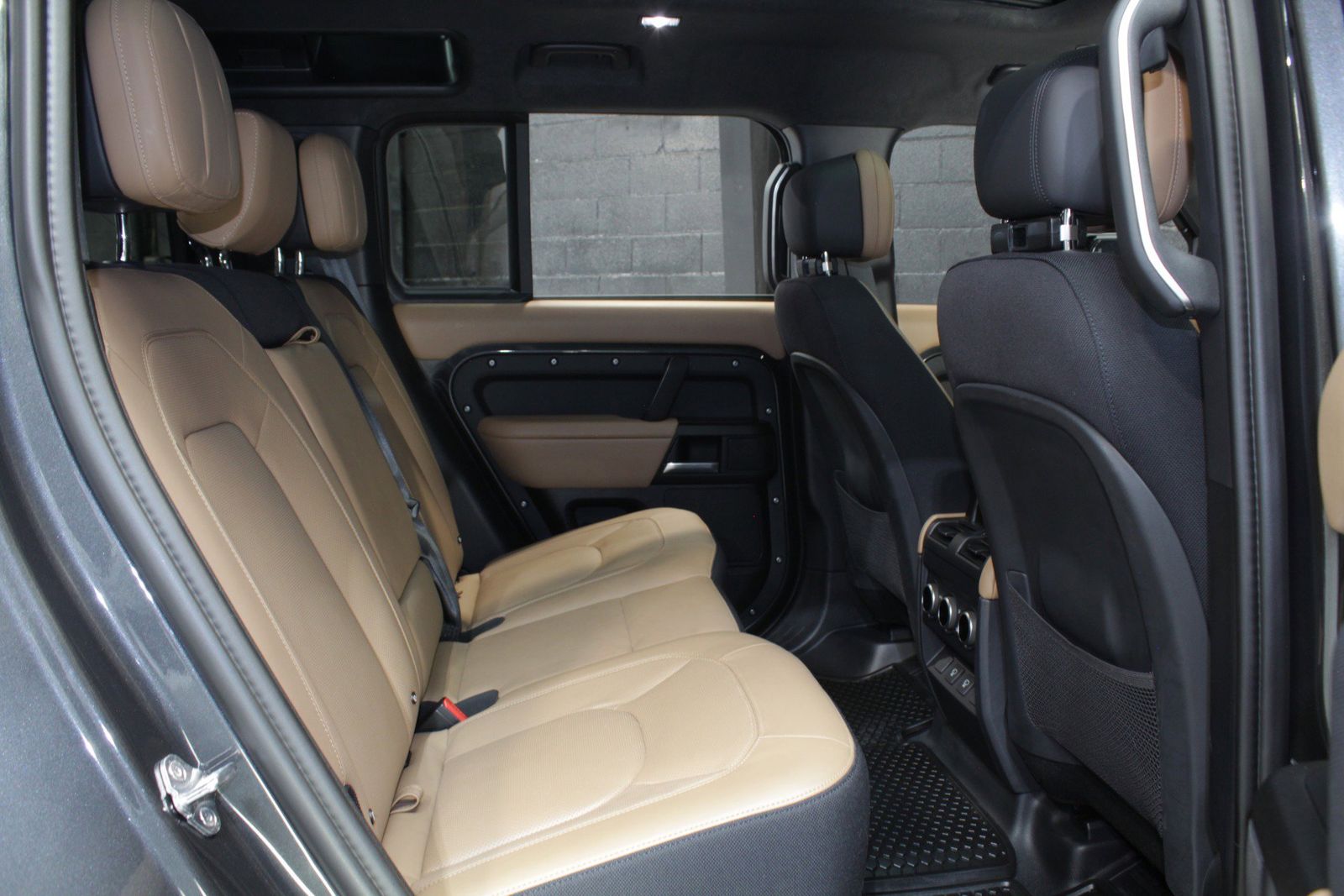 2025 Land Rover Defender 110 V8 AWD