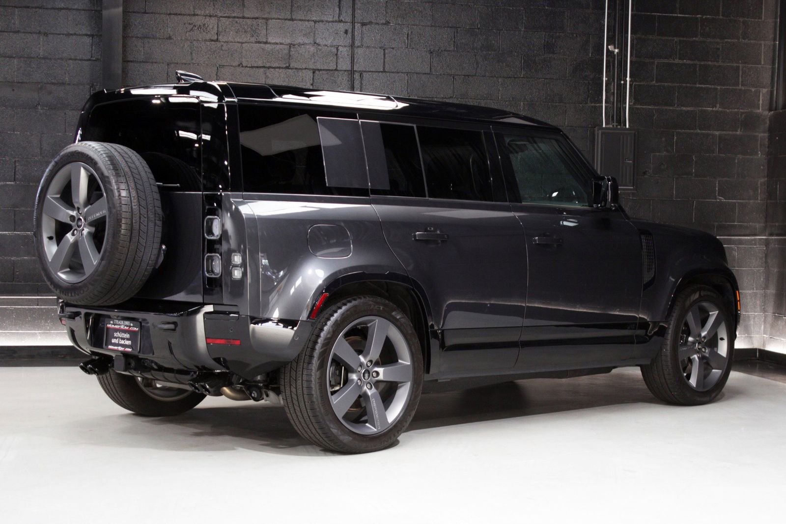 2025 Land Rover Defender 110 V8 AWD