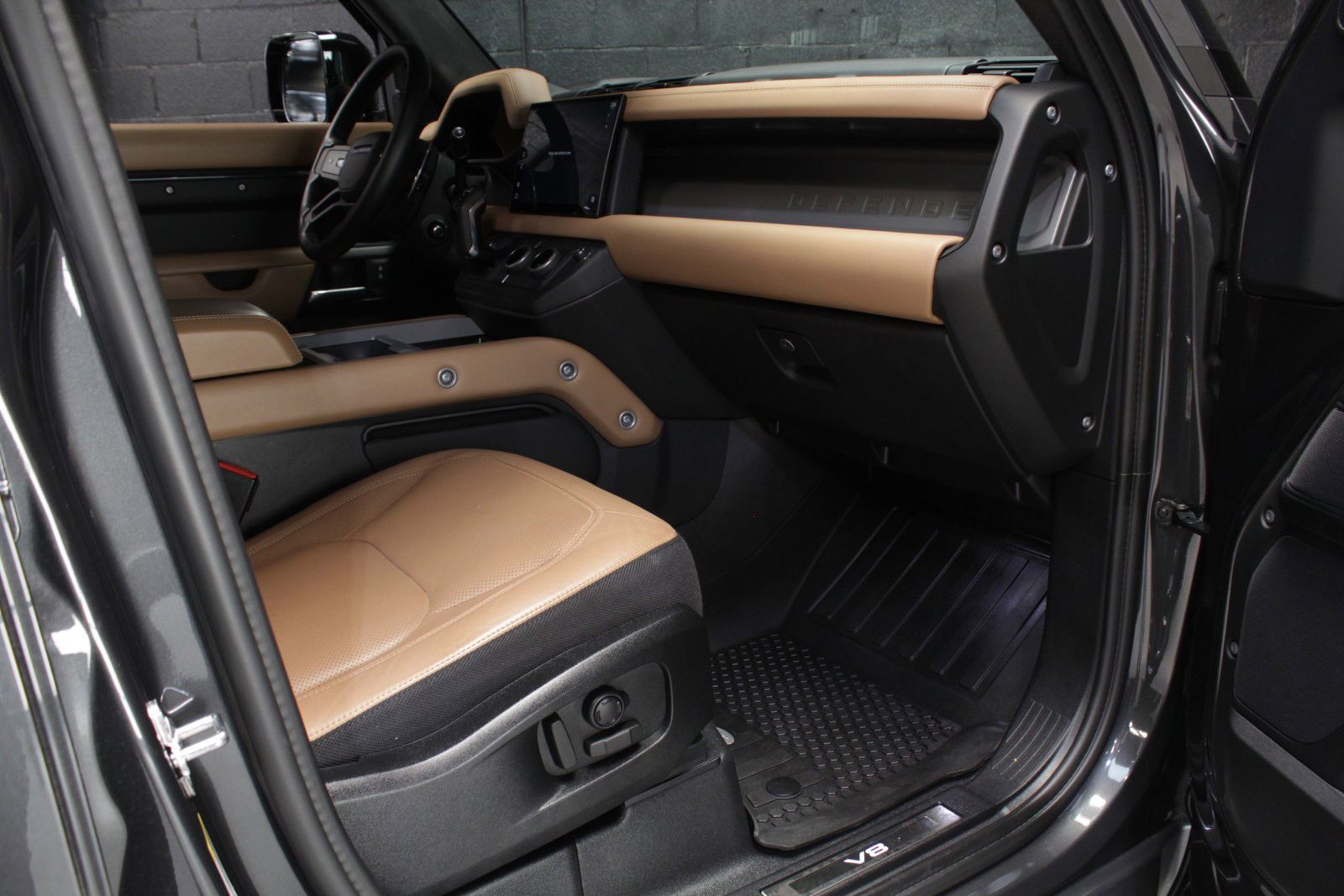 2025 Land Rover Defender 110 V8 AWD