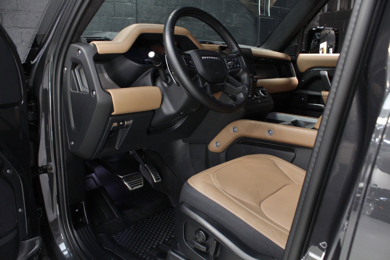 2025 Land Rover Defender 110 V8 AWD