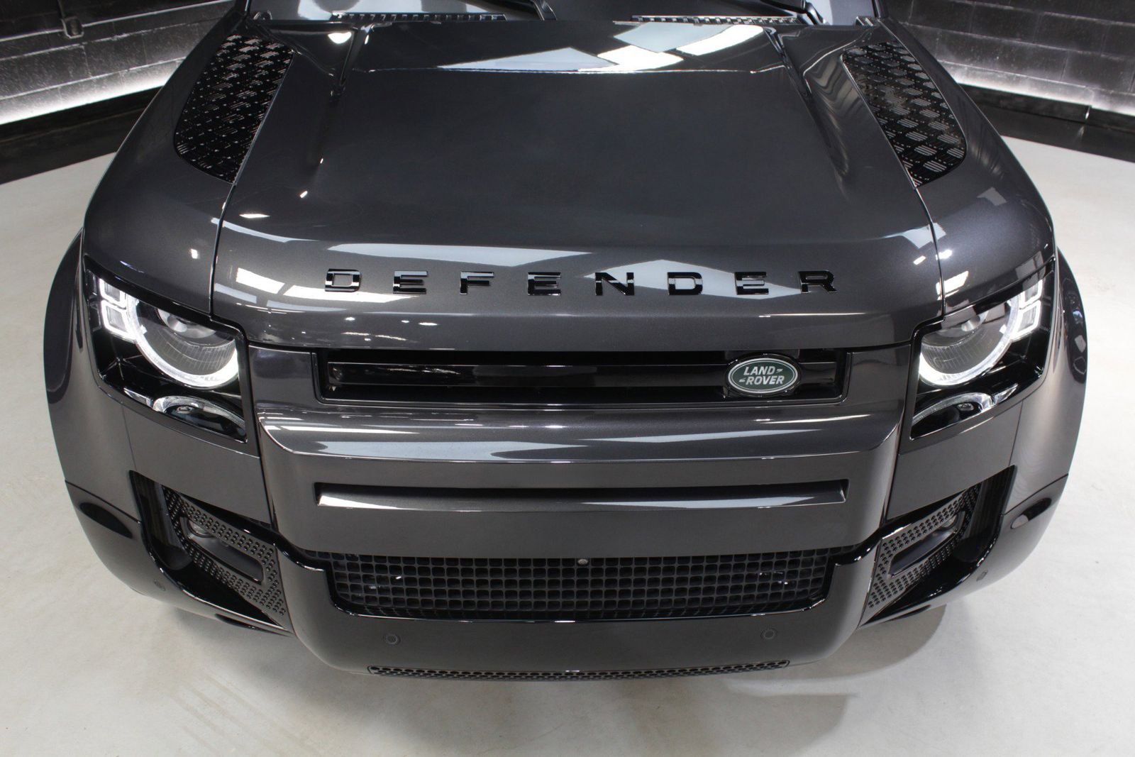 2025 Land Rover Defender 110 V8 AWD