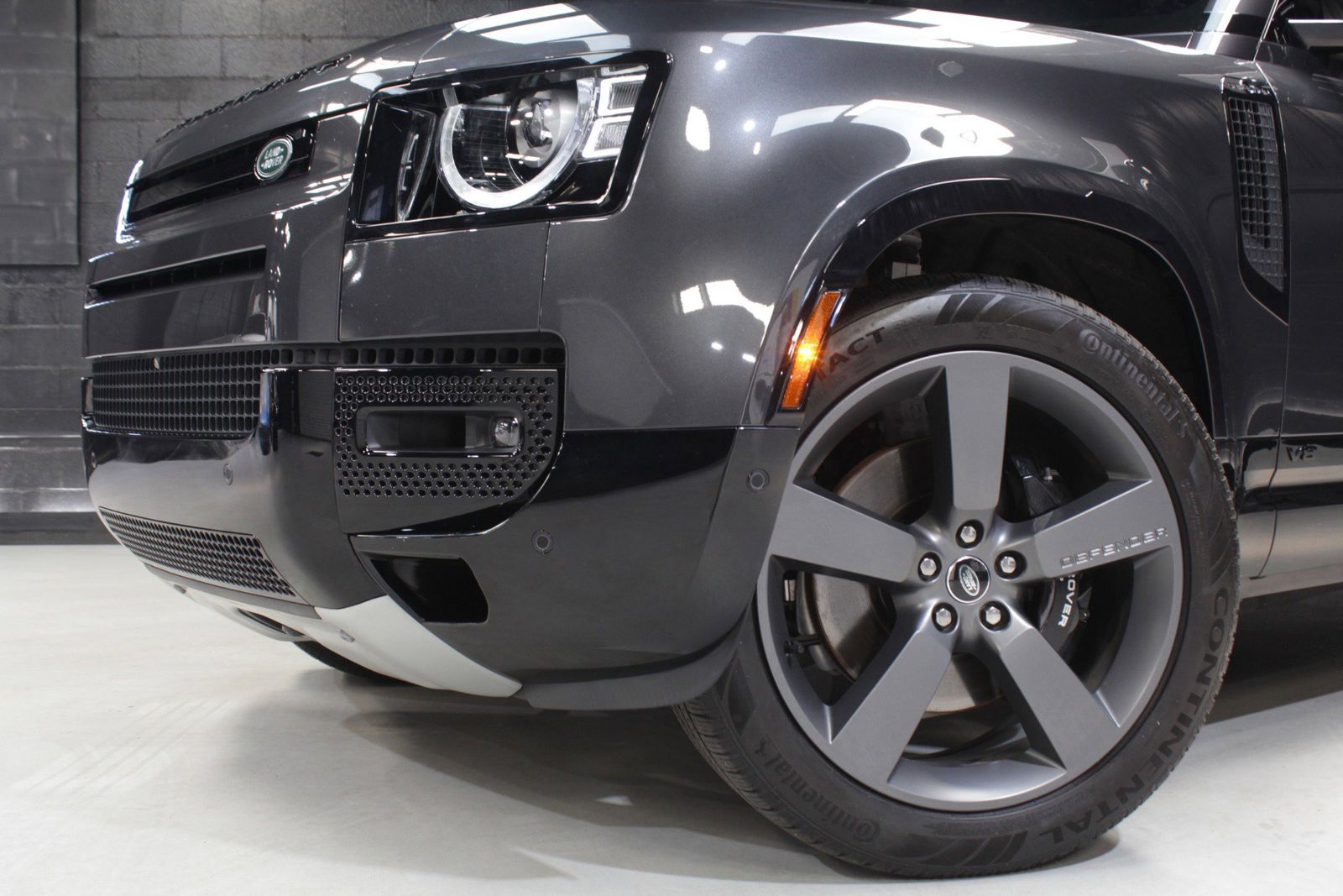 2025 Land Rover Defender 110 V8 AWD