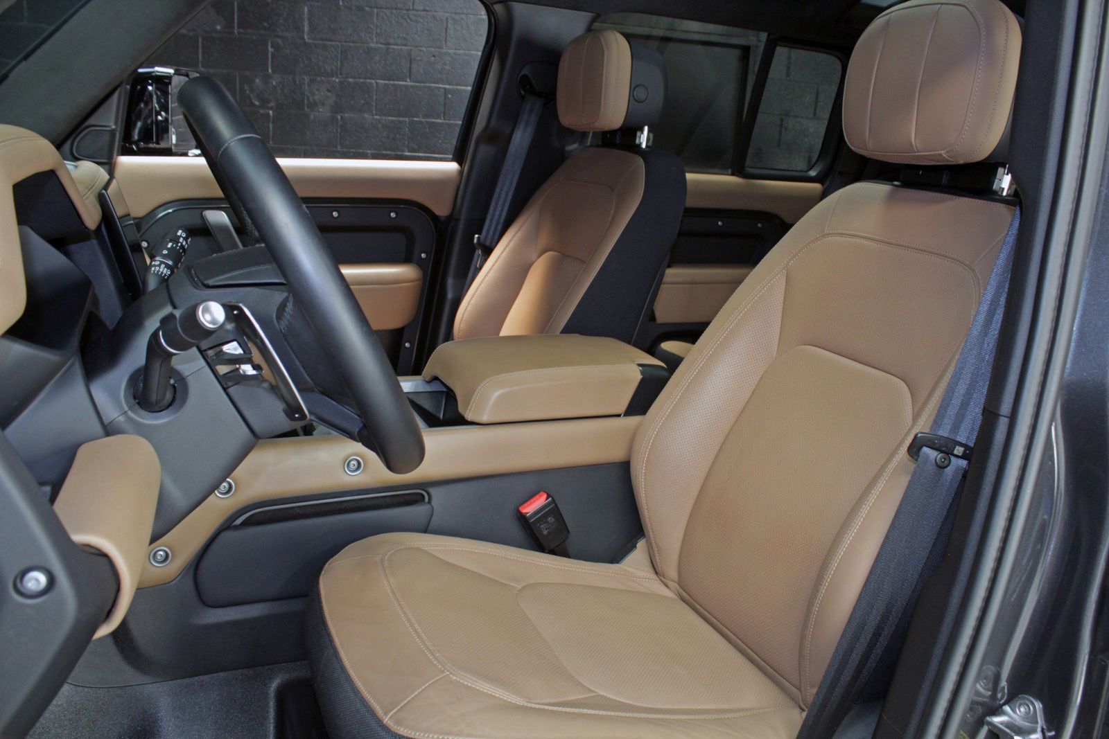 2025 Land Rover Defender 110 V8 AWD
